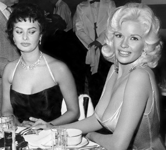  Sophia Loren magyarázza a híres fotót Jayne Mansfielddel