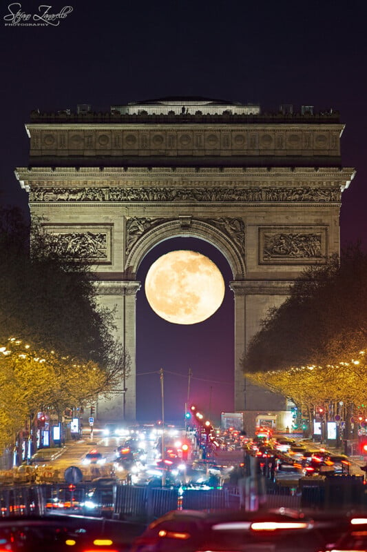 Nakon mjeseci planiranja, fotograf snimio pun Mjesec unutar Trijumfalne kapije